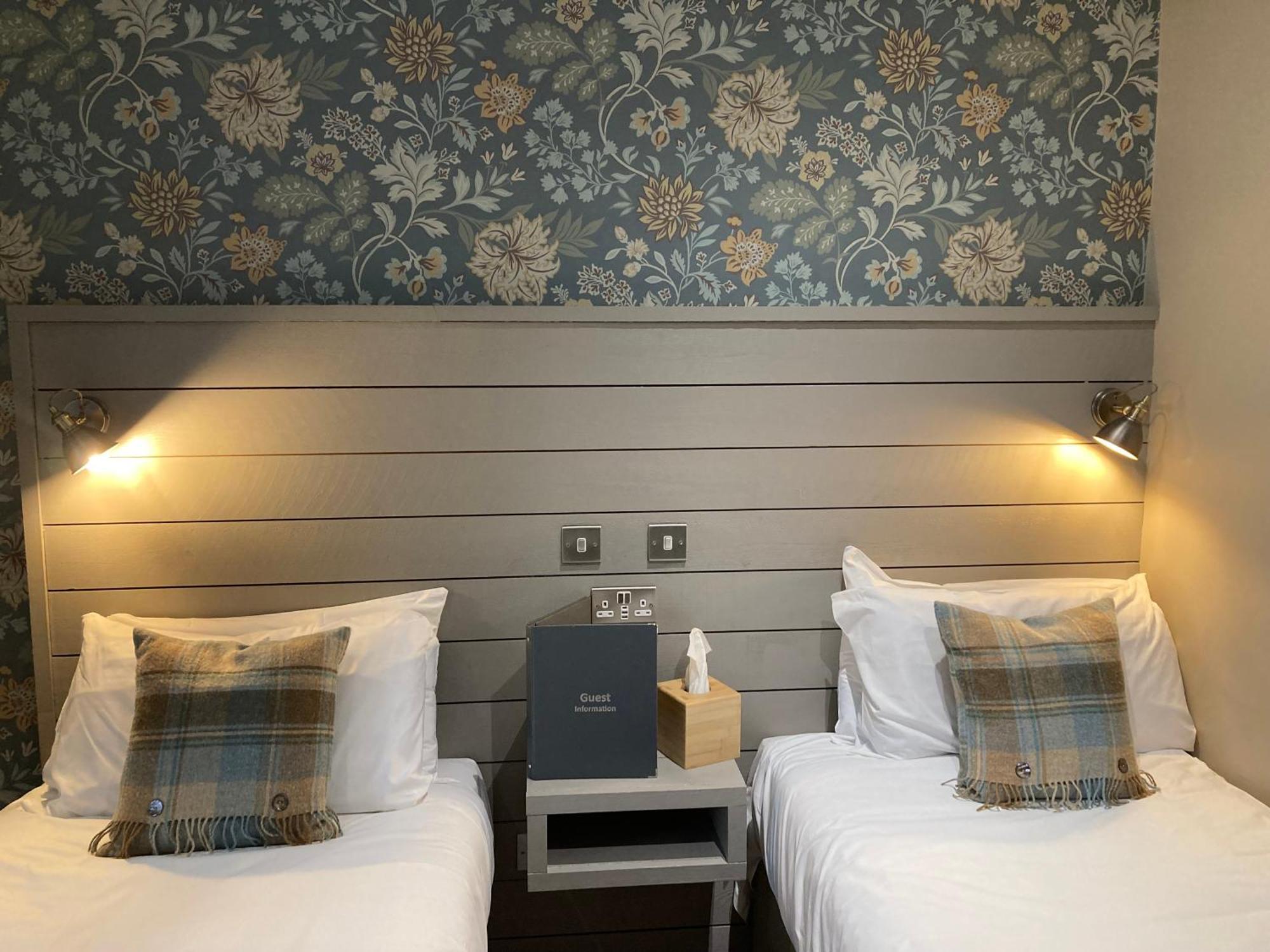 West Port Hotel لينليثغو المظهر الخارجي الصورة